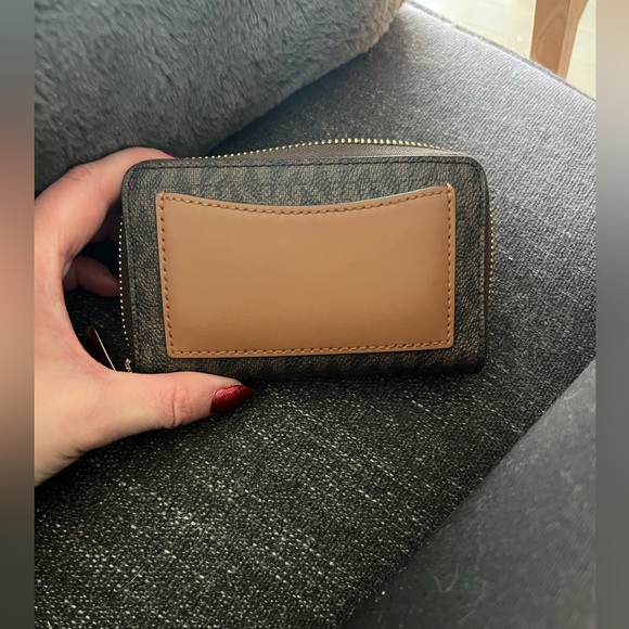 Michael Kors Small Wallet - Perfect Condition - Picture 2 of 6